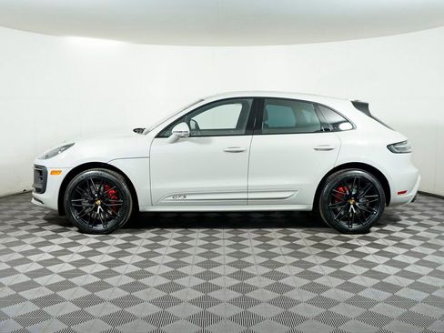 New 2026 Porsche Macan GTS image 2