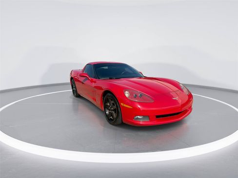 Used 2005 Chevrolet Corvette Coupe w/ Preferred Equipment Group RWD image 2
