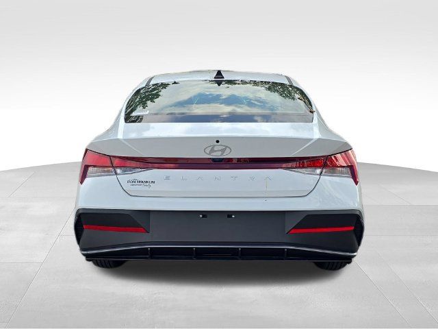 New 2026 Hyundai Elantra SE FWD image 4
