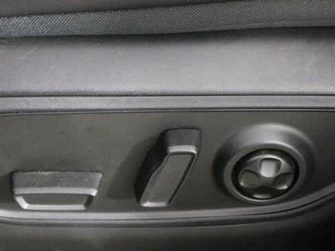 Used 2025 Jeep Grand Cherokee Altitude RWD image 23