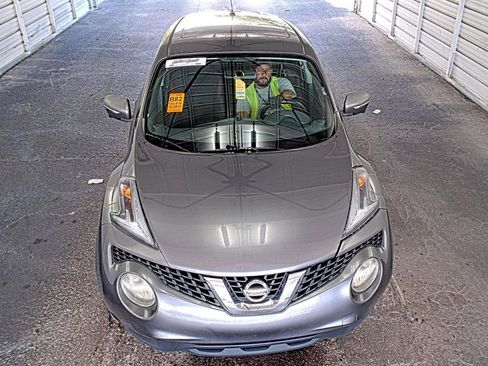Used 2015 Nissan Juke SV w/ Technology Package FWD image 2