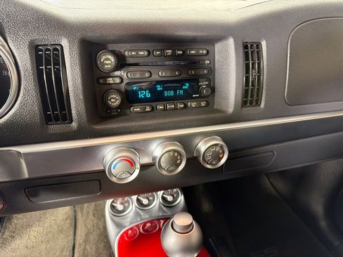 Used 2004 Chevrolet SSR w/ Preferred Equipment Group image 23