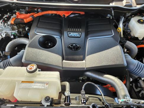 Used 2023 Toyota Sequoia Platinum AWD/4WD image 20