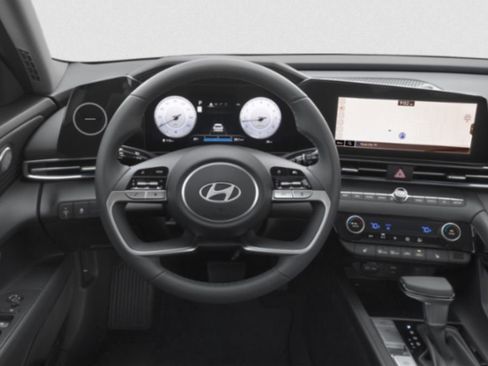 Used 2025 Hyundai Elantra SEL image 4