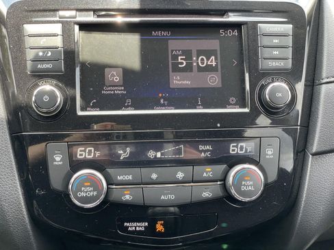 Used 2019 Nissan Rogue SV FWD image 25