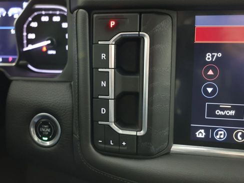 Used 2021 GMC Yukon Denali w/ Denali Premium Package AWD/4WD image 6