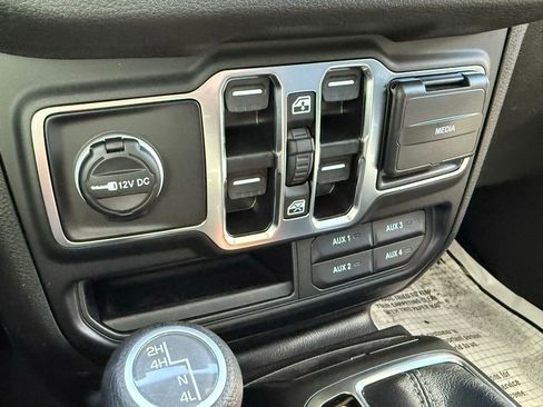 New 2025 Jeep Gladiator Sport image 22