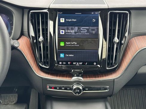 Used 2023 Volvo XC60 B5 Ultimate w/ Climate Package image 13