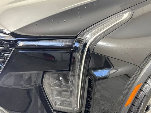Used 2025 Cadillac XT4 Premium Luxury FWD image 13