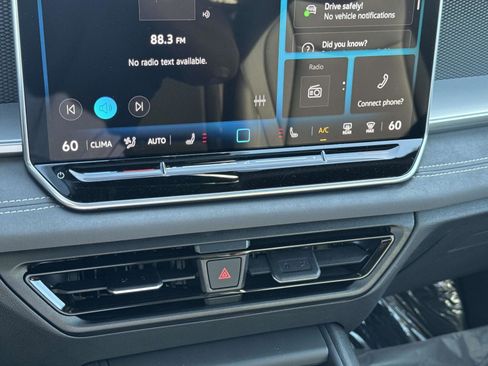 New 2026 Volkswagen Tiguan SE R-Line FWD image 22