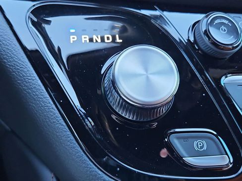 New 2026 Chrysler Pacifica Pinnacle image 31