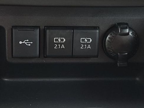 Used 2021 Toyota Highlander LE AWD/4WD image 29
