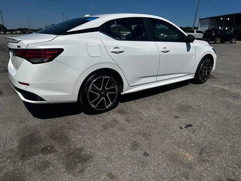 Used 2025 Nissan Sentra SR FWD image 6