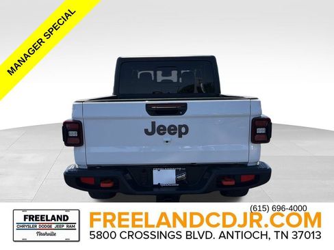 Used 2024 Jeep Gladiator Mojave w/ Technology Group AWD/4WD image 4