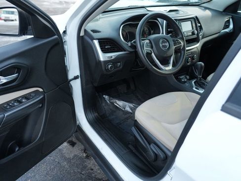 Used 2017 Jeep Cherokee Sport image 13