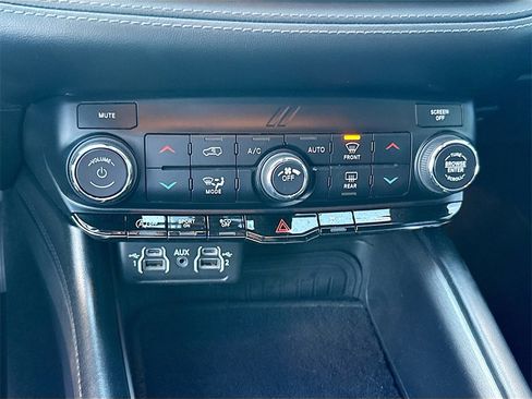 Used 2021 Dodge Durango SXT image 16