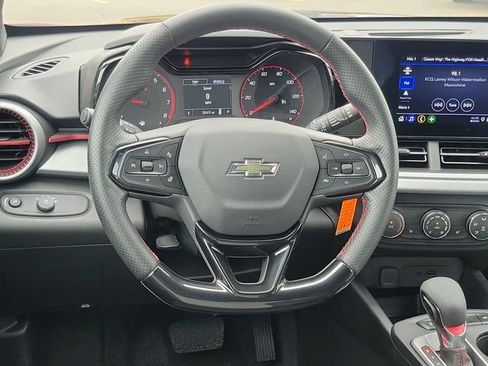 Used 2025 Chevrolet Trax RS w/ Driver Confidence Package FWD image 22