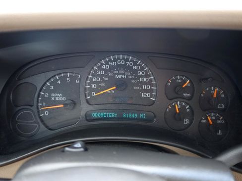 Used 2005 Chevrolet Suburban LT w/ Preferred Equipment Group RWD image 10
