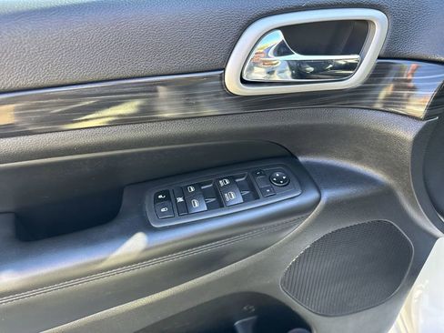 Used 2022 Jeep Grand Cherokee Laredo X image 13