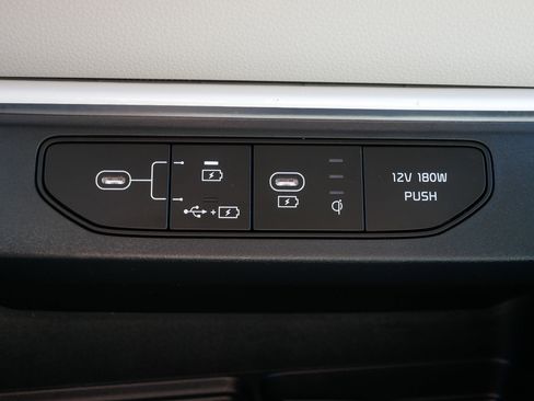 Certified 2025 Kia Carnival EX FWD image 33