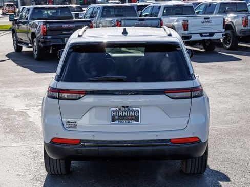 Used 2023 Jeep Grand Cherokee Altitude AWD/4WD image 32