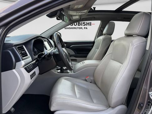 Used 2019 Toyota Highlander Limited Platinum AWD/4WD image 21