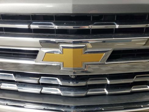 Used 2021 Chevrolet Silverado 1500 LTZ w/ LTZ Premium Package AWD/4WD image 10
