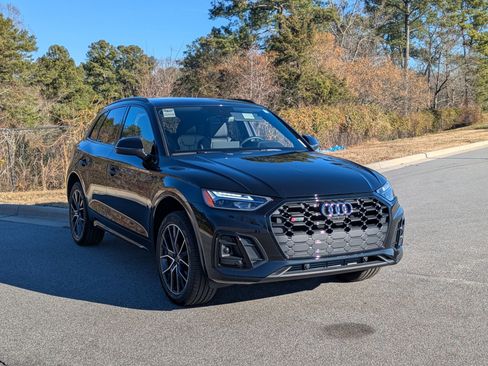 Used 2024 Audi SQ5 Premium Plus w/ Premium Plus Package image 3