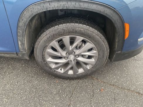 Used 2025 Buick Enclave Preferred image 9