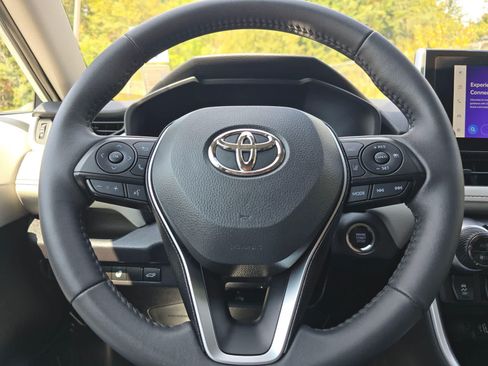 Used 2025 Toyota RAV4 XLE w/ Convenience Package AWD/4WD image 11