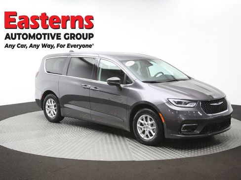 Used 2023 Chrysler Pacifica Touring-L FWD image 50