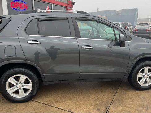 Used 2017 Chevrolet Trax LT w/ LT Convenience Package image 4
