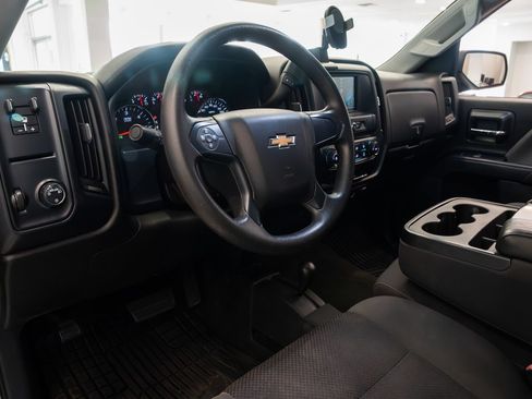 Used 2018 Chevrolet Silverado 1500 Custom w/ Custom Value Package AWD/4WD image 15