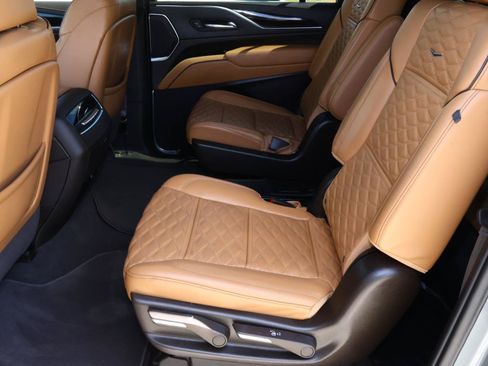 Used 2023 Cadillac Escalade ESV Premium Luxury w/ Performance Package AWD/4WD image 27