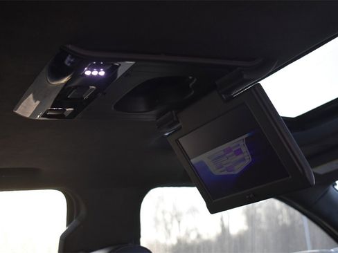 Used 2020 Cadillac Escalade Platinum image 22