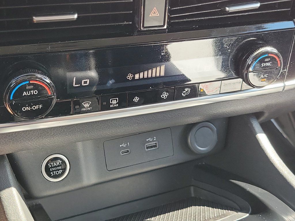 Certified 2021 Nissan Rogue SV FWD image 26