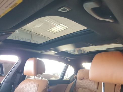 Used 2022 BMW 750i xDrive w/ Executive Package image 11