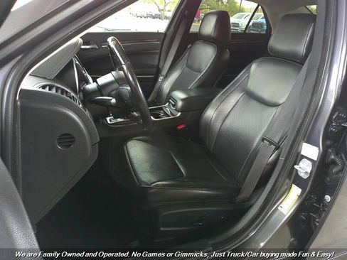 Used 2019 Chrysler 300 Limited image 16