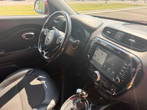 Used 2017 Kia Soul ! w/ Tech Package FWD image 18