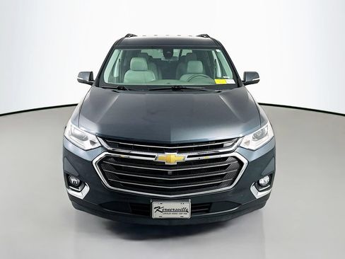 Used 2020 Chevrolet Traverse LT w/ Driver Confidence II Package AWD/4WD image 2