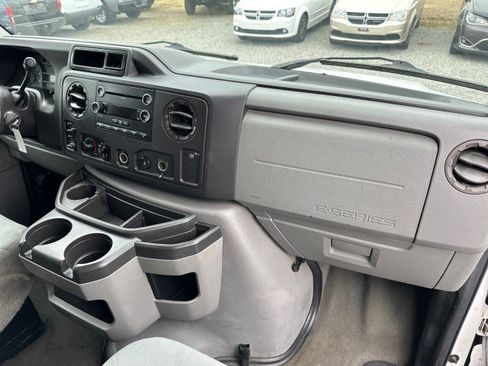 Used 2010 Ford E-350 and Econoline 350 XLT image 29
