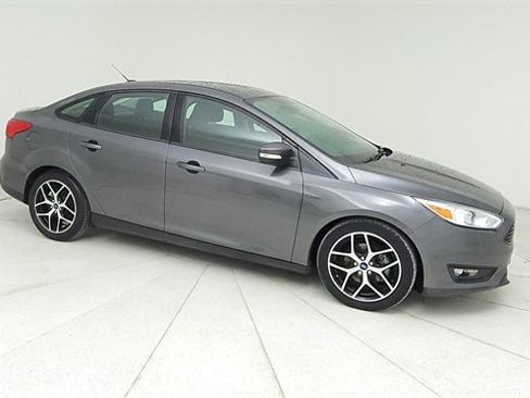 Used 2017 Ford Focus SE image 3