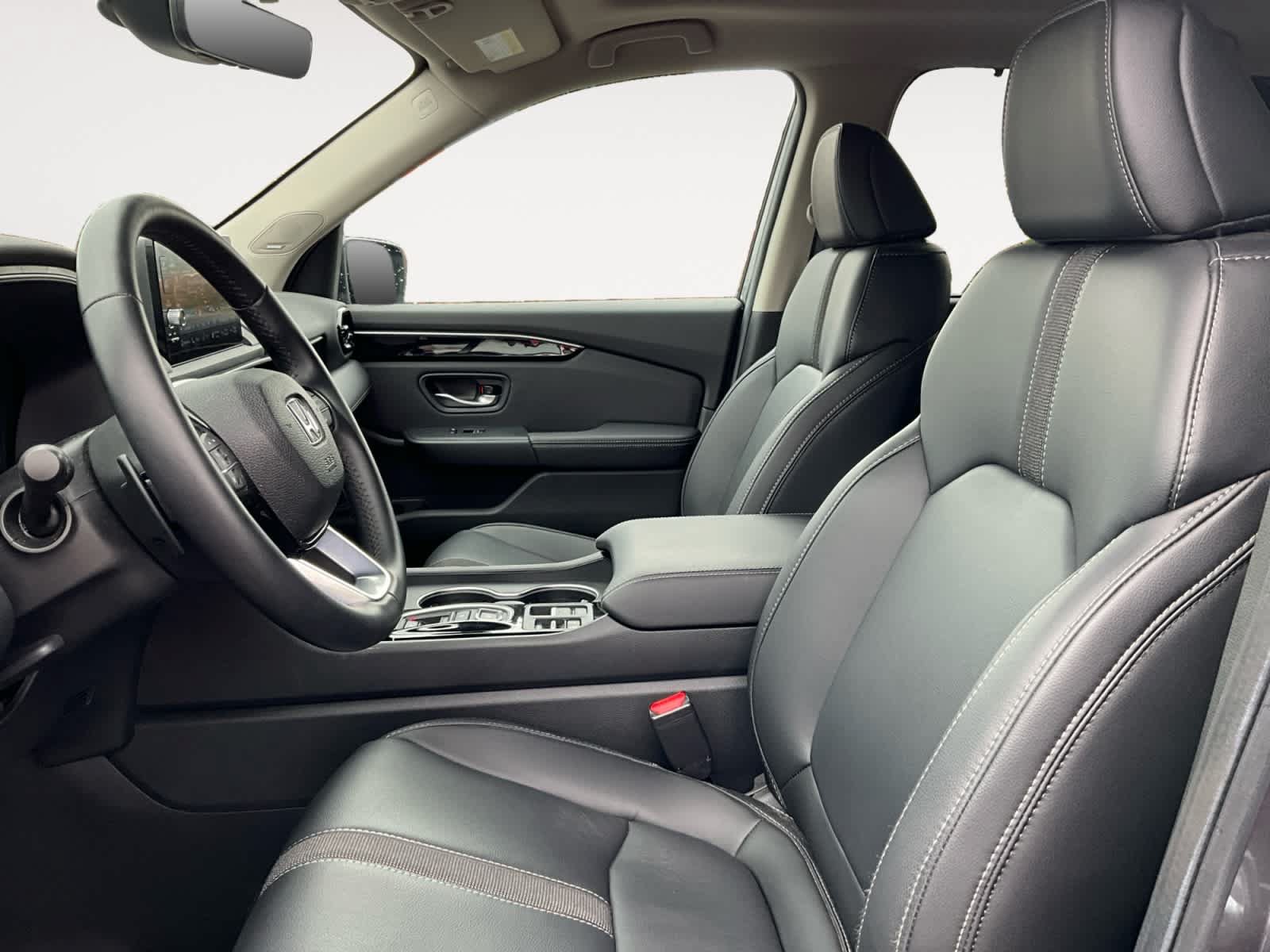 Used 2025 Honda Pilot Touring image 9