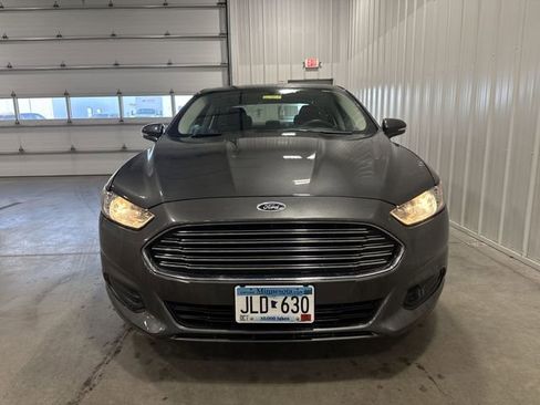Used 2015 Ford Fusion SE FWD image 3