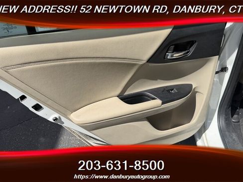 Used 2014 Honda Accord Touring image 18
