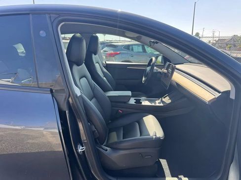 Used 2024 Tesla Model Y Long Range AWD/4WD image 20