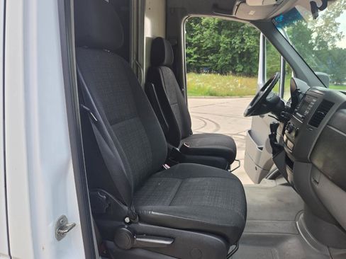 Used 2014 Freightliner Sprinter 2500 RWD image 20