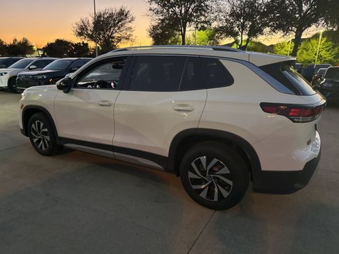 New 2025 Volkswagen Tiguan S image 8