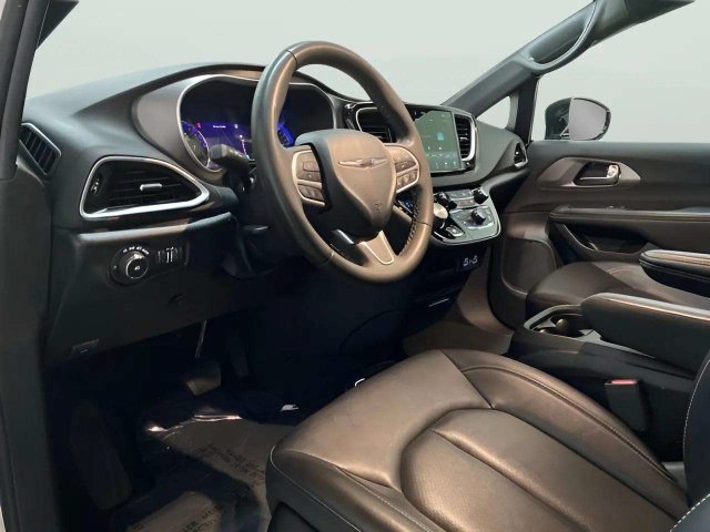 Used 2025 Chrysler Pacifica Select FWD image 59