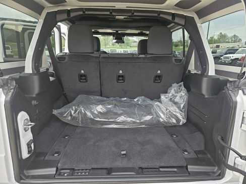 Used 2024 Jeep Wrangler Sport S image 12